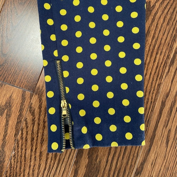 ZARA Spain, mid rise pants. Straight leg with 4 inch opening flair. Zip up side. - Picture 2 of 4